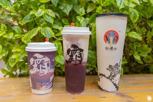 通过霸王茶姬加盟，轻松开启属于自己的奶茶店，享受丰厚的创业回报。