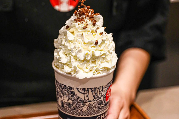 通过加盟霸王茶姬，如何在茶饮行业中快速积累财富？