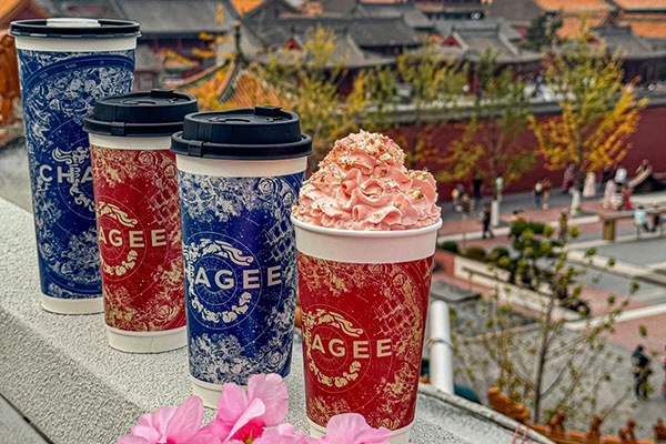 探讨霸王茶姬与其他品牌的竞争优势，如何实现差异化发展